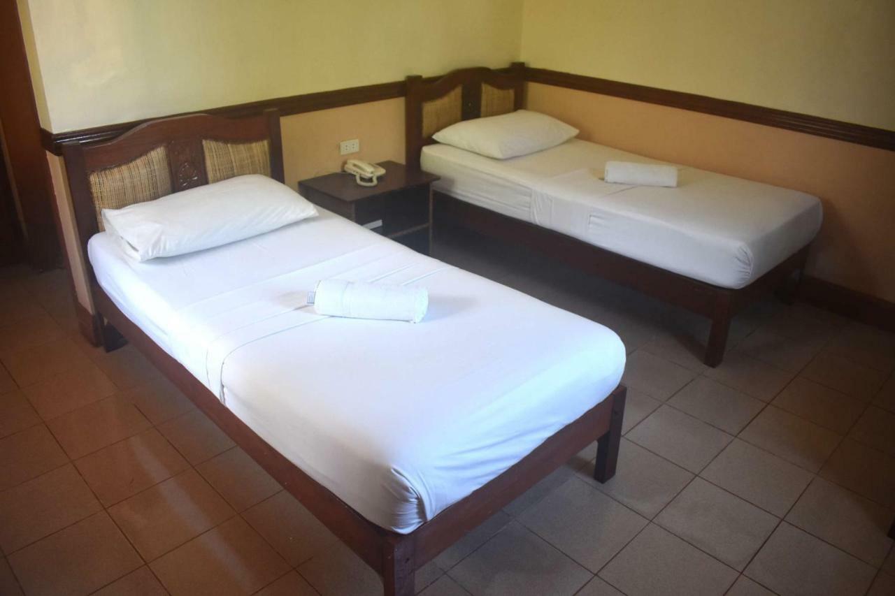 Tonglen Beach Resort Balabag  Esterno foto